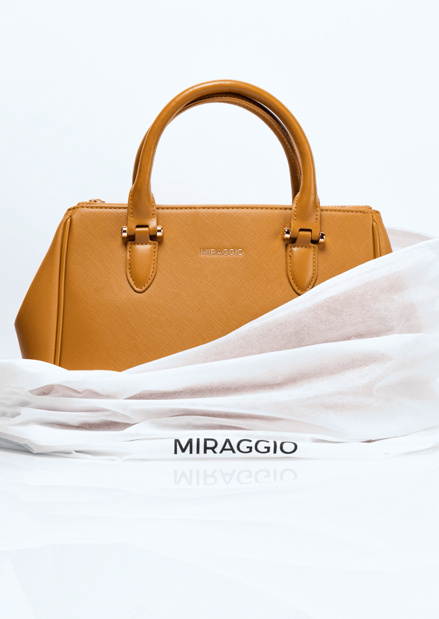 4 Rainy Weather Tips to Preserve Your Favourite Handbag - MIRAGGIO